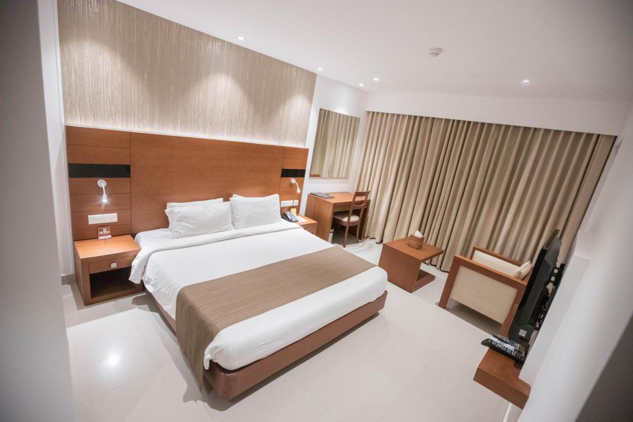 Hotel Niya Regency Thrissur Exterior foto