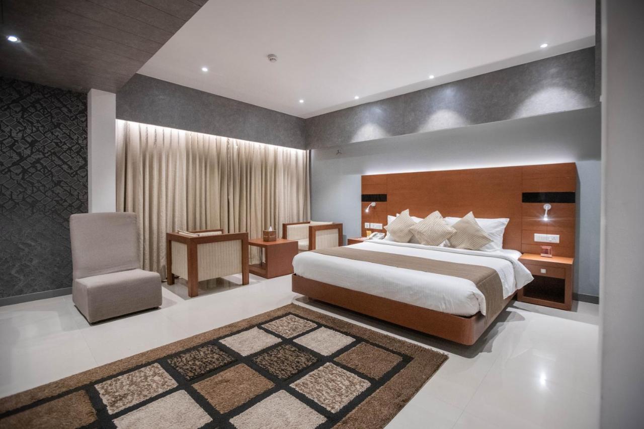 Hotel Niya Regency Thrissur Exterior foto